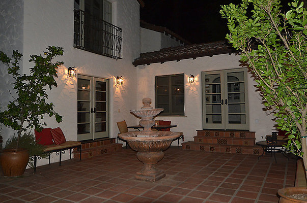 courtyard @ night w flash